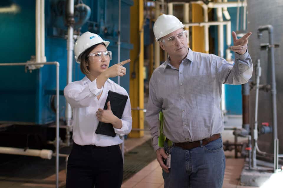 an operations manager consults with his Ecolab representative